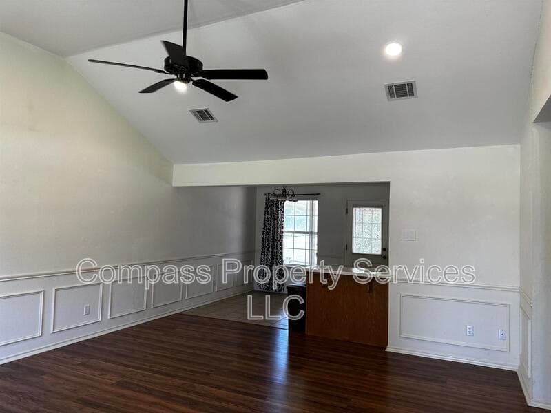 Lorena House: 289 Nally St