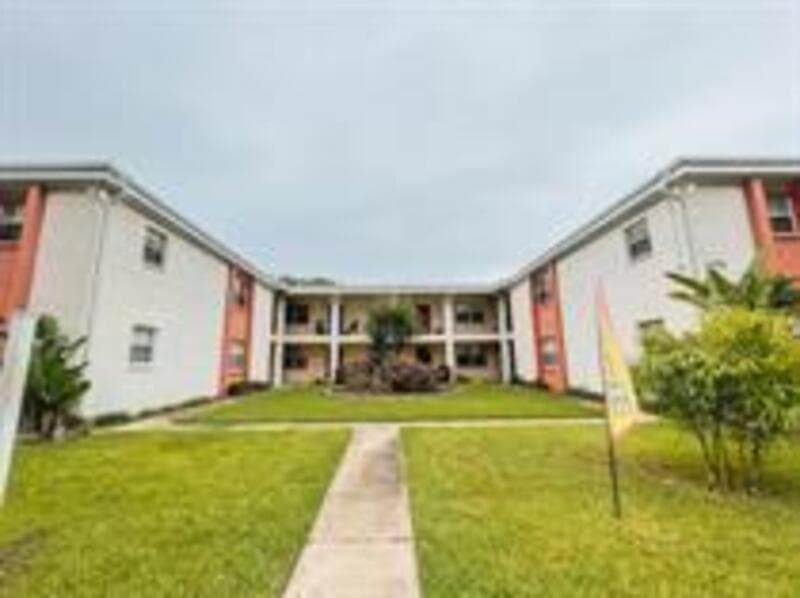 St. Petersburg Condo: 4729 39th Avenue North - 101