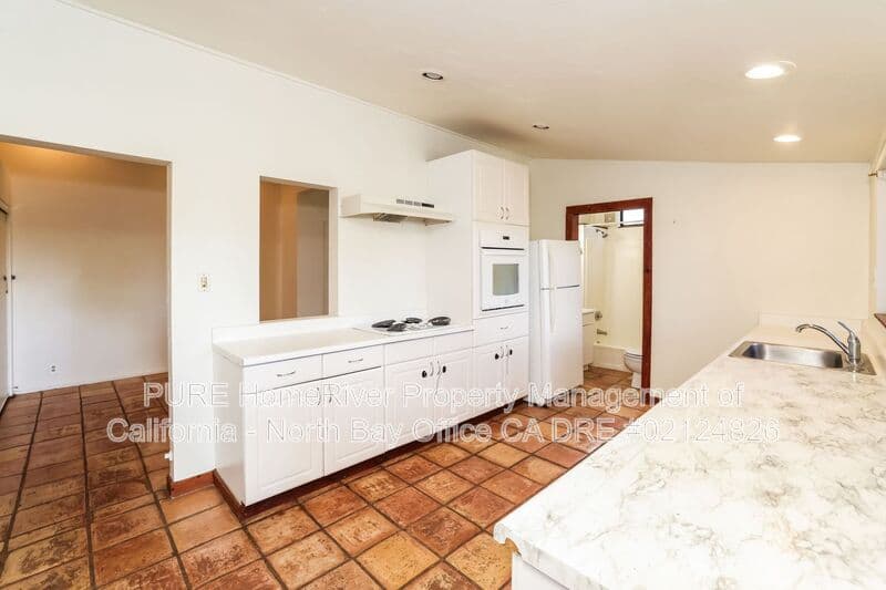 Sonoma House: 201 Meadowlark Ln