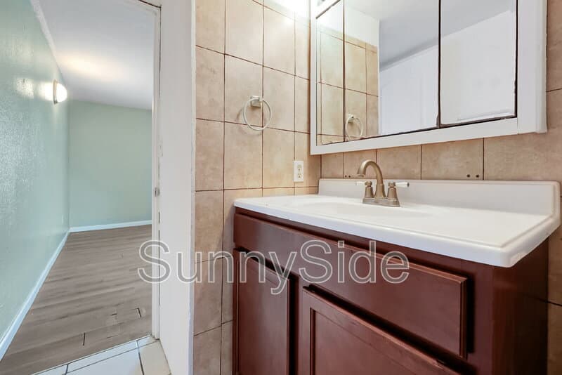 Orlando Condo: 915 W. Oak Ridge Road