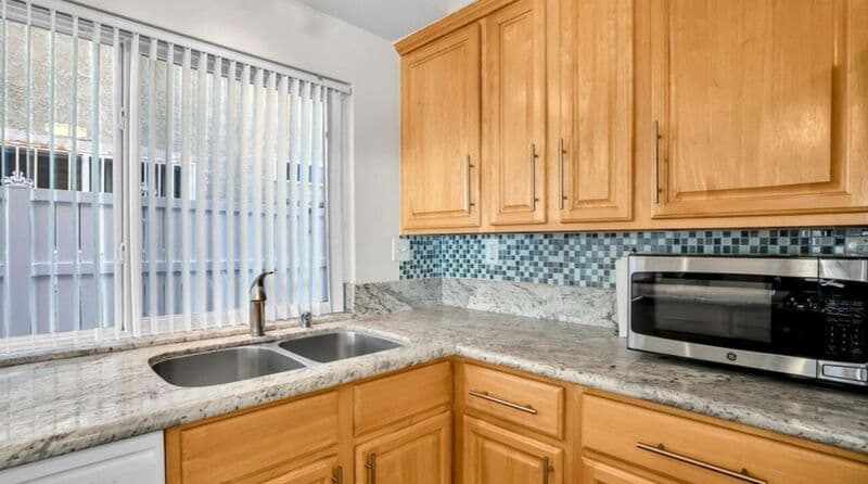 Compton House: 720 Matthisen Cir