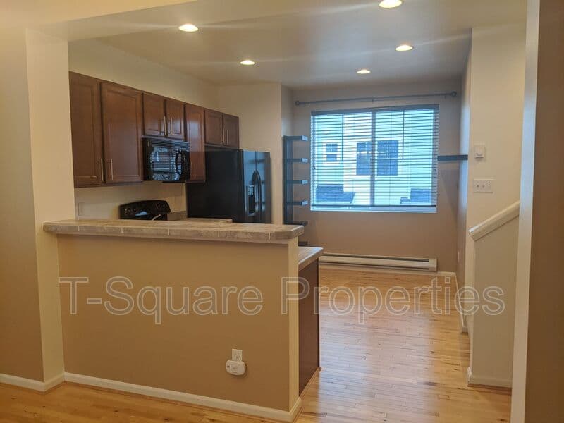 Everett House: 216 126th St SE B
