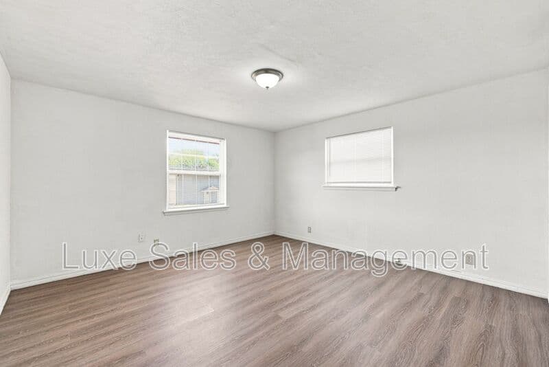 Oklahoma City House: 700 NE 81st Street