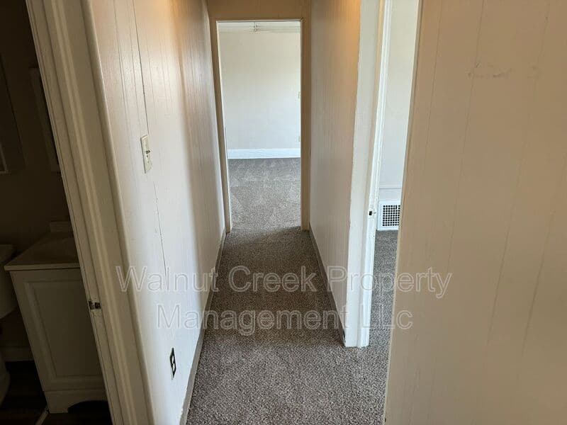 Lorain Condo: 203 Flordia
