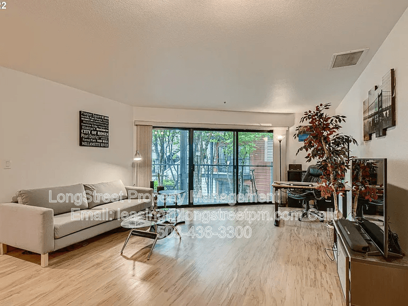 Portland Condo: 720 NW Naito Pkwy D22