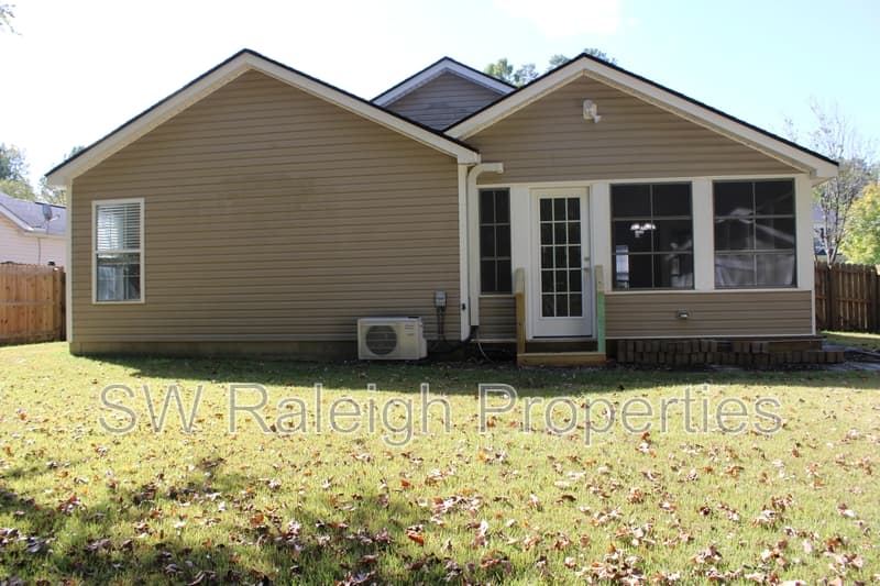 Apex House: 312 Evening Star Drive