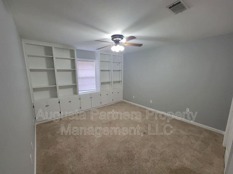 Augusta House: 2910 Pointewest Dr