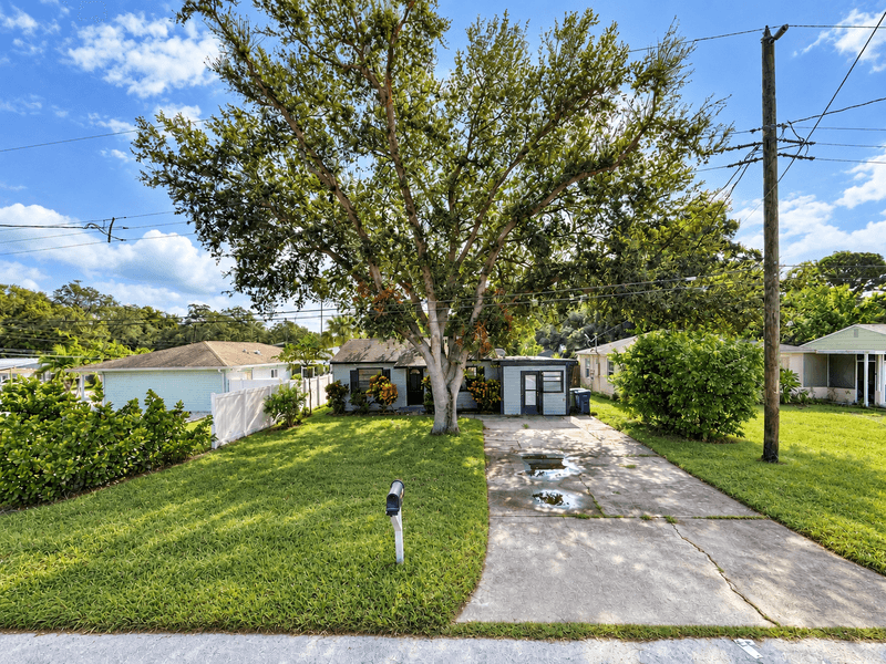 Clearwater House: 1791 Sylvan Drive