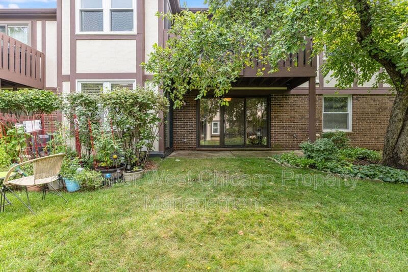 Rolling Meadows House: 2930 Northampton Dr