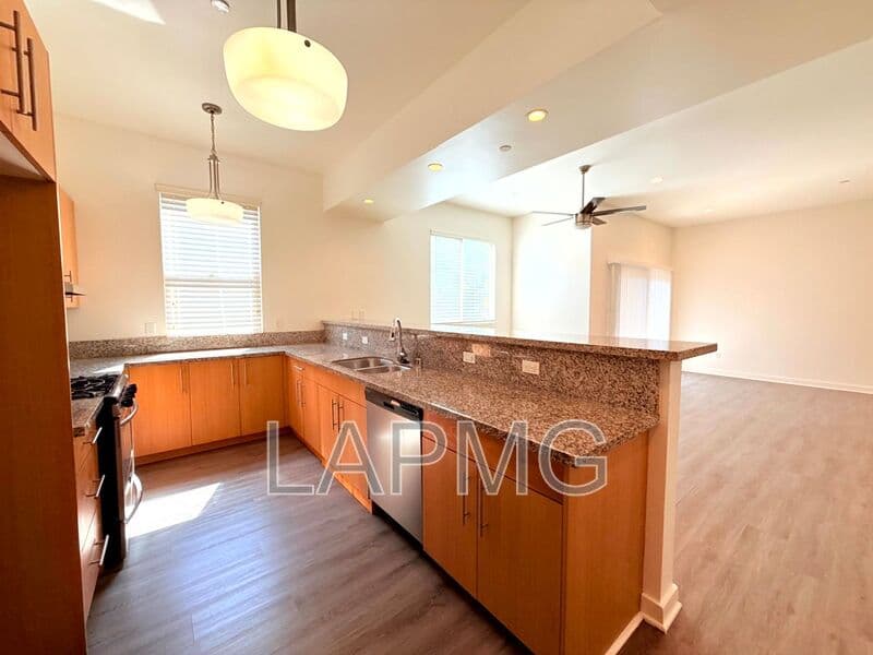 Van Nuys House: 6428 Woodley Avenue