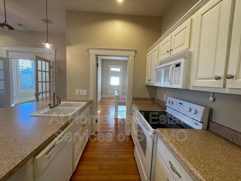 Springfield Condo: 769 S South