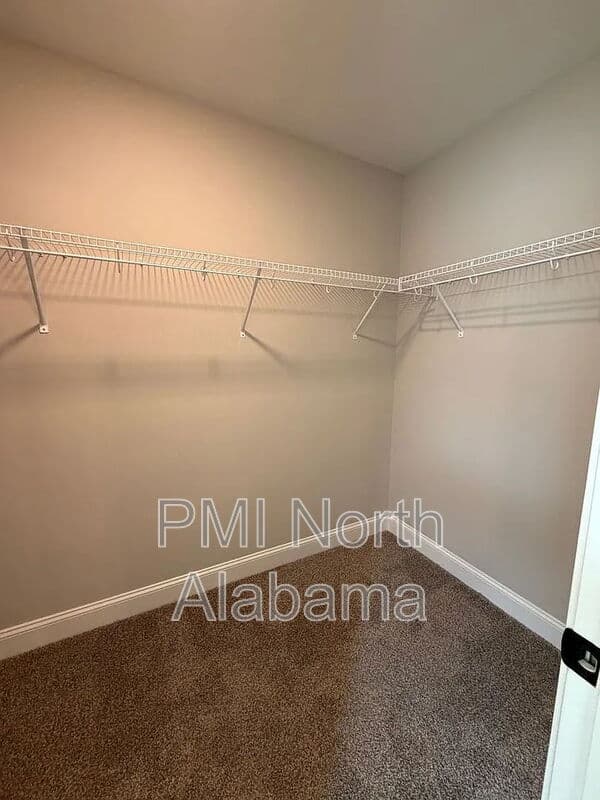 Huntsville House: 1713 Golf Club Lane Northwest