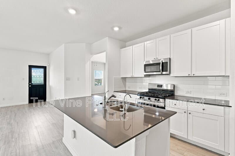 Saint Hedwig House: 5432 Cloves Cove