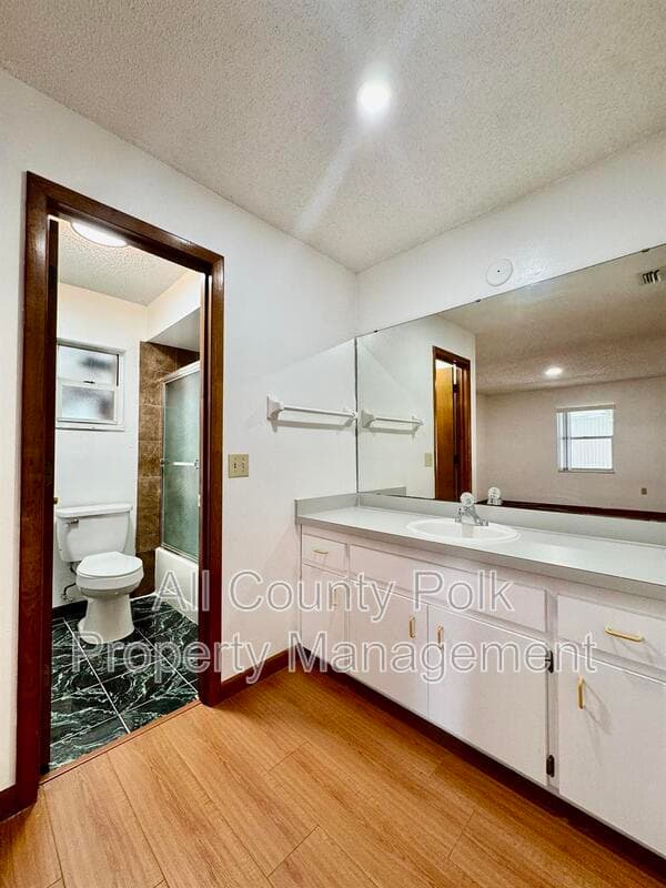 Lakeland House: 3919 Lehman Ct