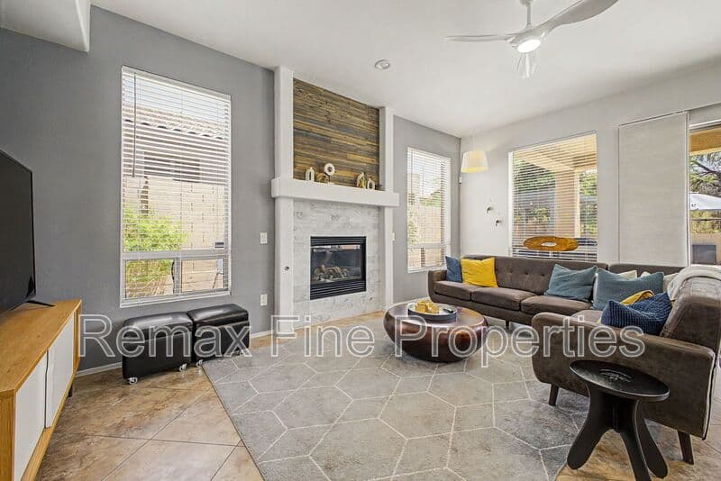 Mesa House: 3563 N Tuscany