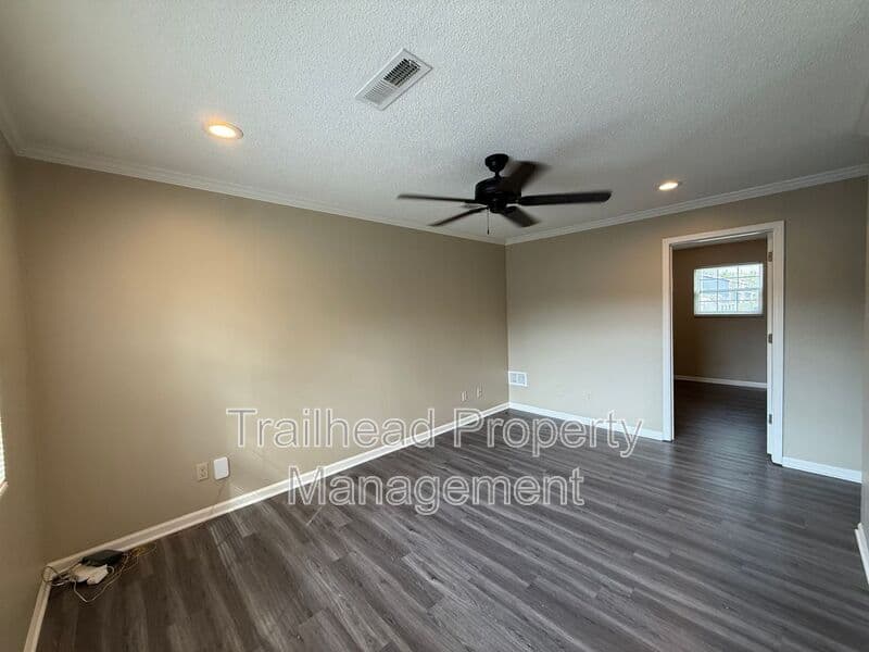 Spring Hill House: 410 W Allen St