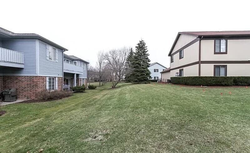 Schaumburg House: 1732 Chesapeake Ln