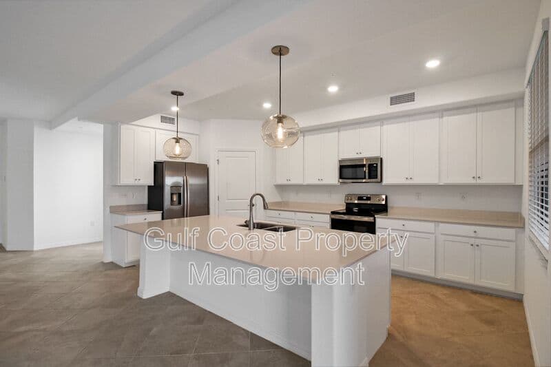 Sarasota House: 5703 North Honore Avenue