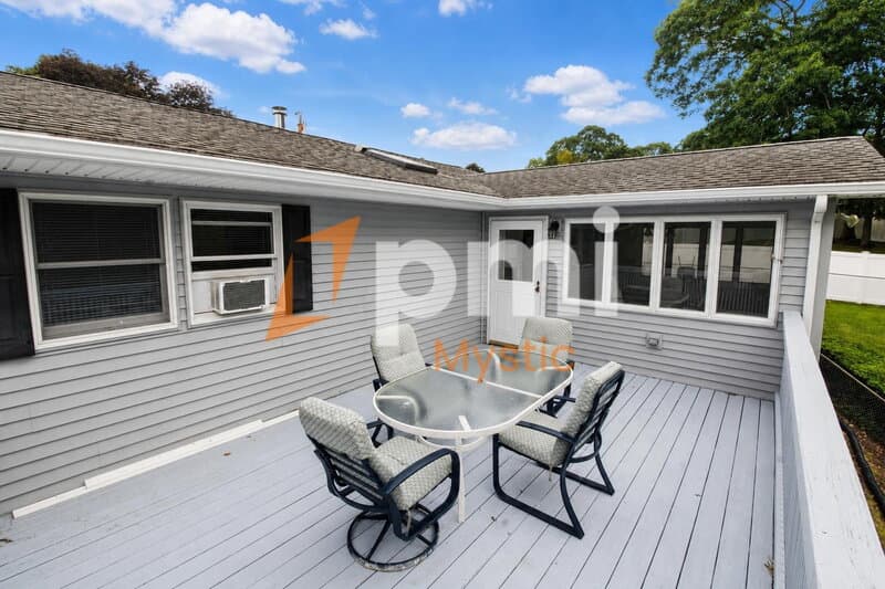 Mystic House: 90 Nantucket Dr