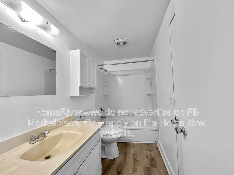 Bolingbrook House: 411 Gainsborough Ct