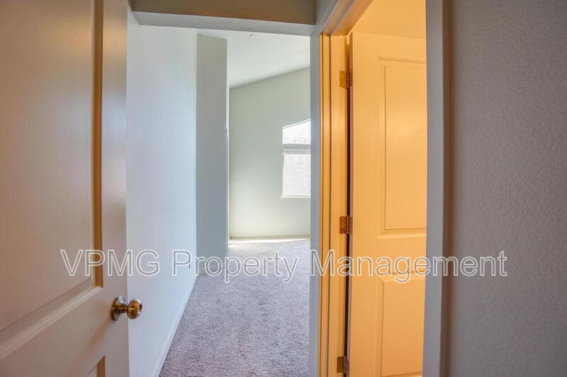 Ridgefield Townhome: 187 North 44th Place