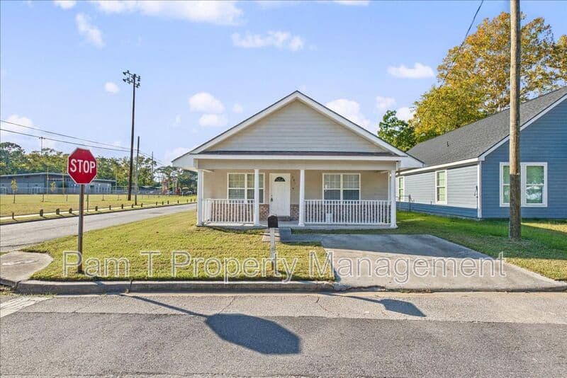 Savannah House: 201 Mundy St