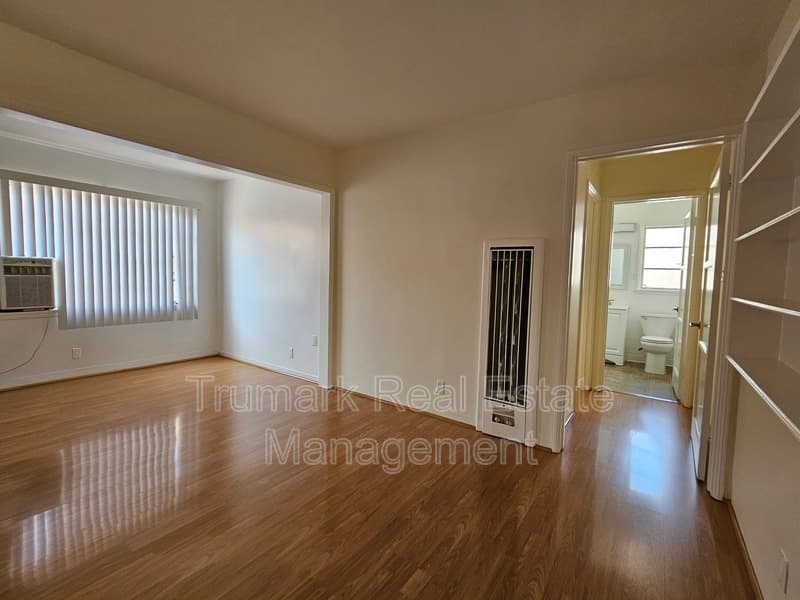 Glendale Condo: 623 W Stocker St