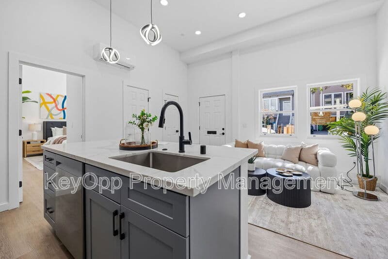 San Francisco Condo: 2730 23rd Street