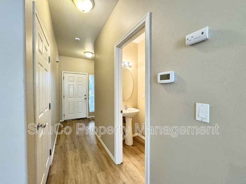 Hillsboro House: 4572 Southeast Olivewood Street
