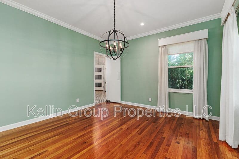 Lakeland House: 1203 Easton Dr