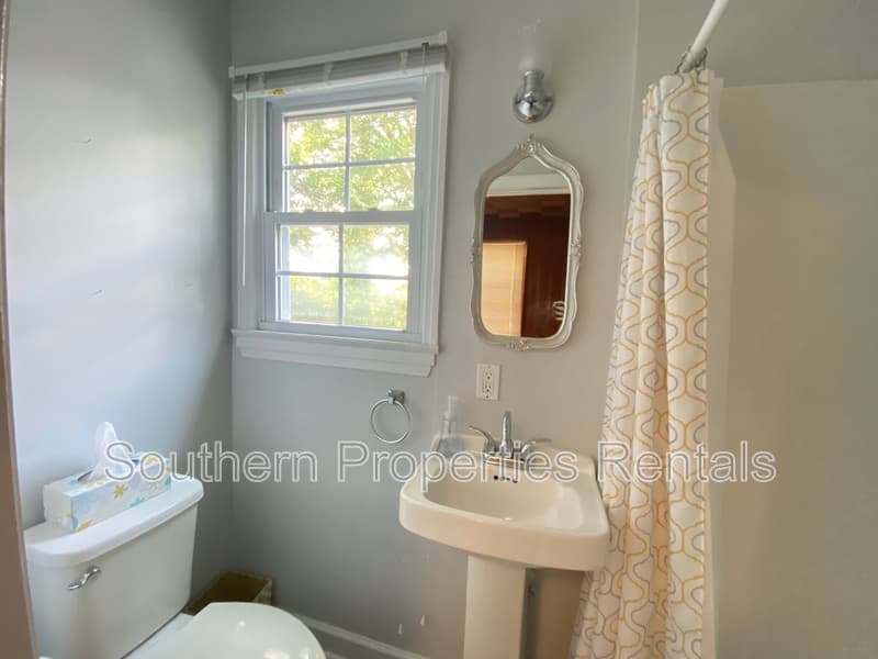 Fayetteville House: 807 Cape Fear Avenue