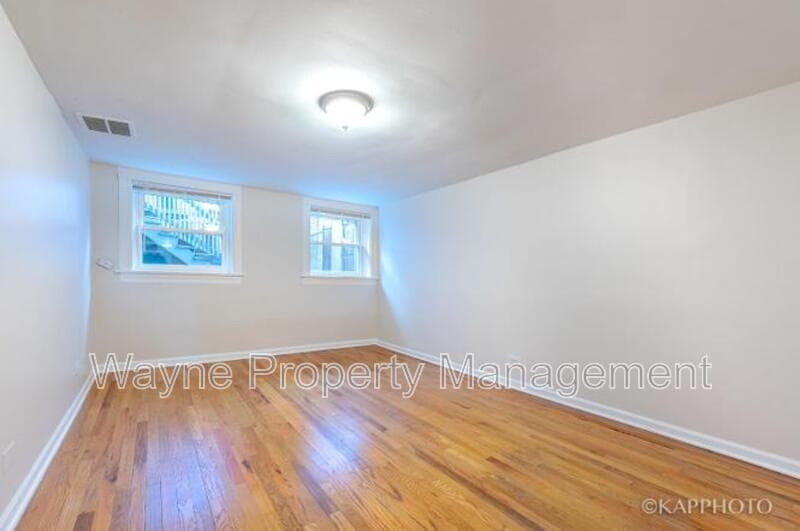Chicago Condo: 1849 W Wellington Ave