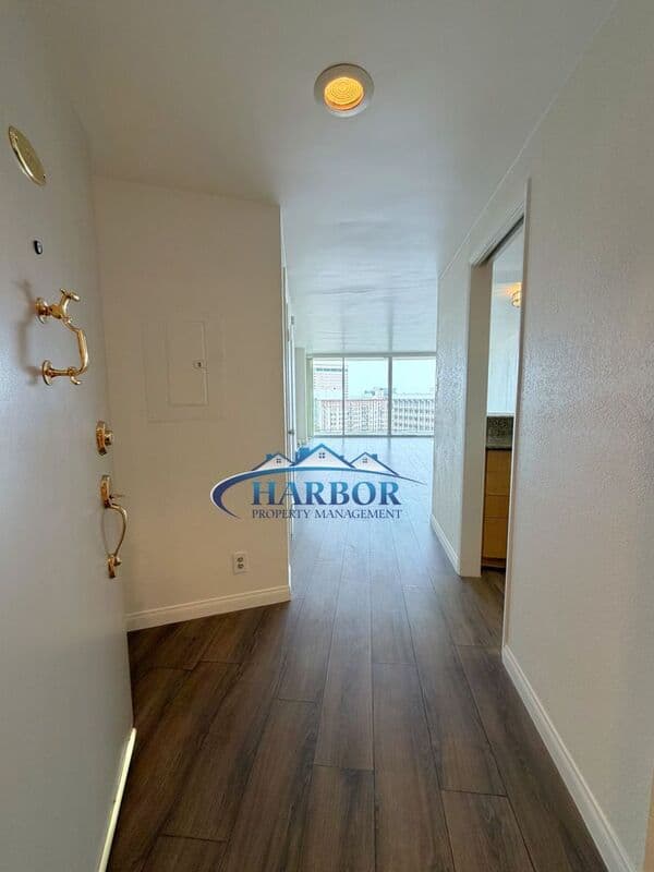 Long Beach Condo: 700 E. Ocean Blvd.