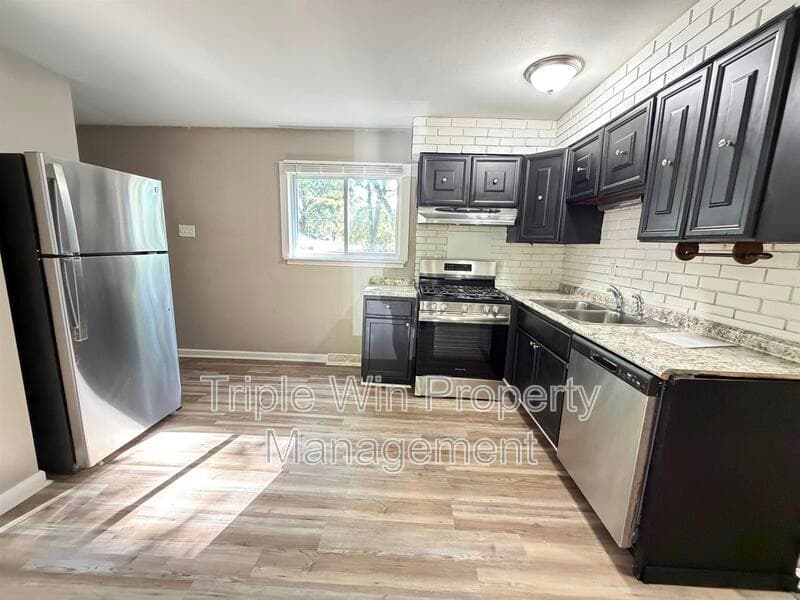 Maryland Heights House: 11490 Essex Ave