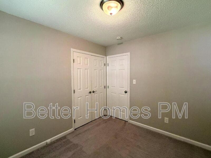 Knightdale House: 5716 Woof Place