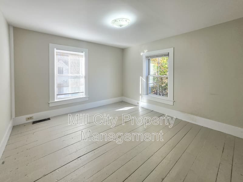 Bennington Condo: 30-32 Main Street - 30