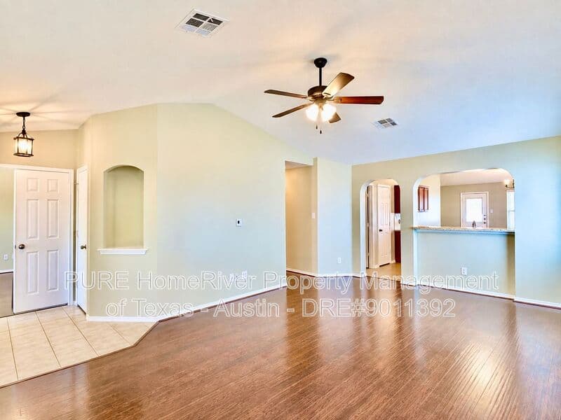 Round Rock House: 932 Monadale Trl