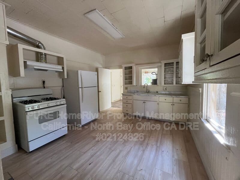 Ukiah House: 317 Clara Ave