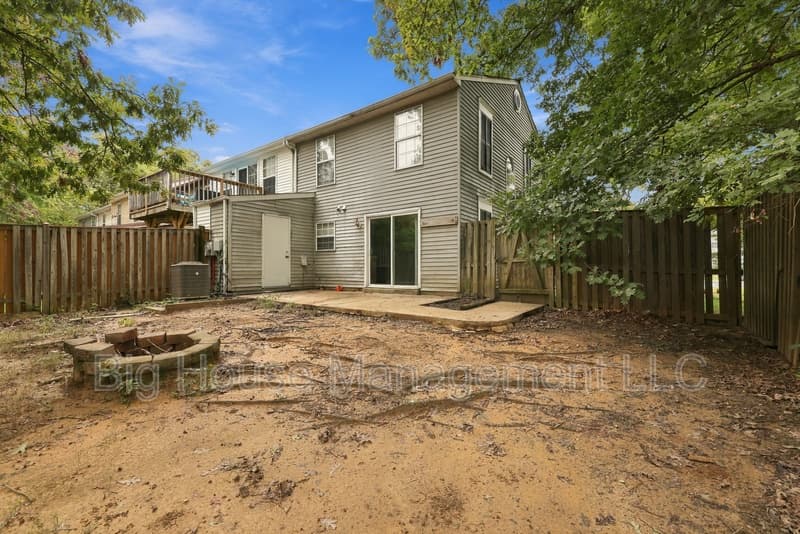 Waldorf Townhome: 1554 Pin Oak Dr