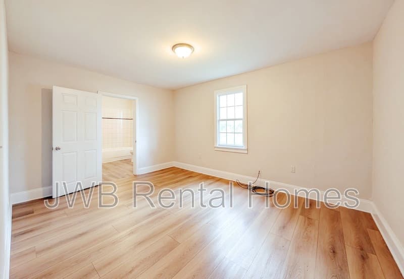 Jacksonville House: 2574 Commonwealth Ave