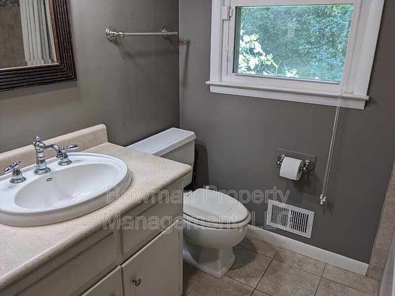 Athens House: 115 Davis Estates Rd