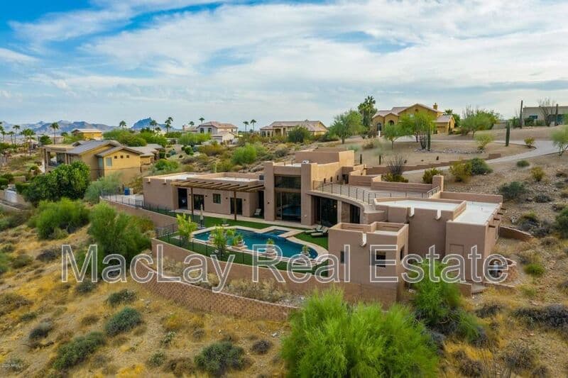 Fountain Hills House: 15810 E Centipede Dr