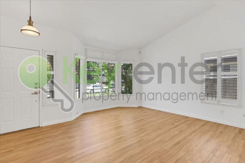 Sacramento House: 8428 Cassatt Way