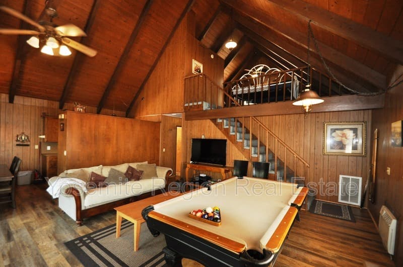 Groveland House: 20415 Pine Mountain Drive