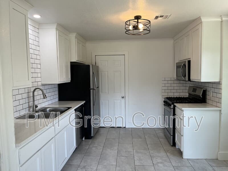Tulsa House: 4326 S Owasso Ave