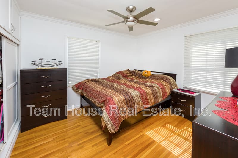 Reseda House: 19422 Welby Way