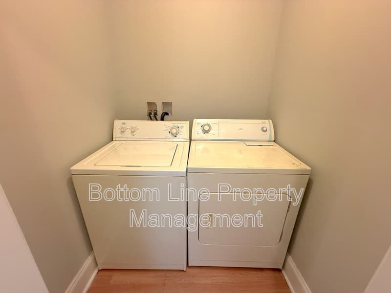 Concord Condo: 369 Spring St SW