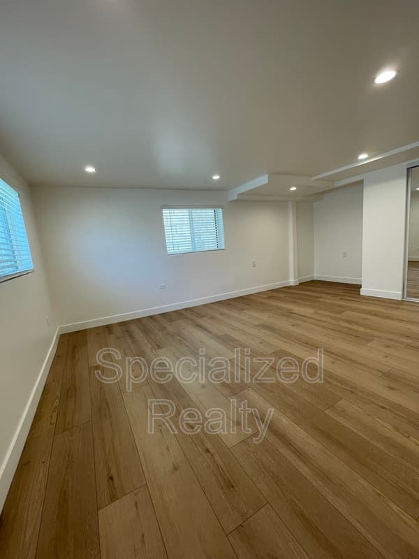Glendale Condo: 1135 Scofield Drive