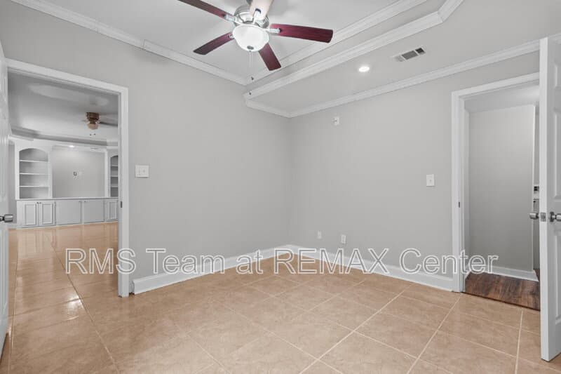 Duluth House: 2315 Hiawassee Dr