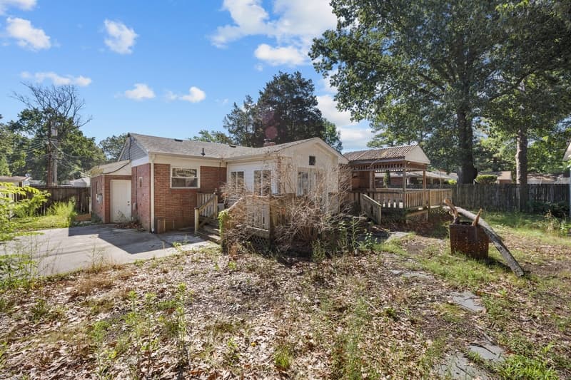 Chesapeake House: 1204 Fontana Avenue